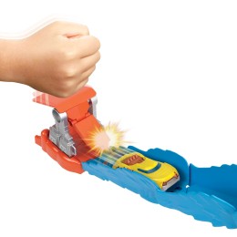 Трек Hot Wheels Автозаправка в лапах гориллы